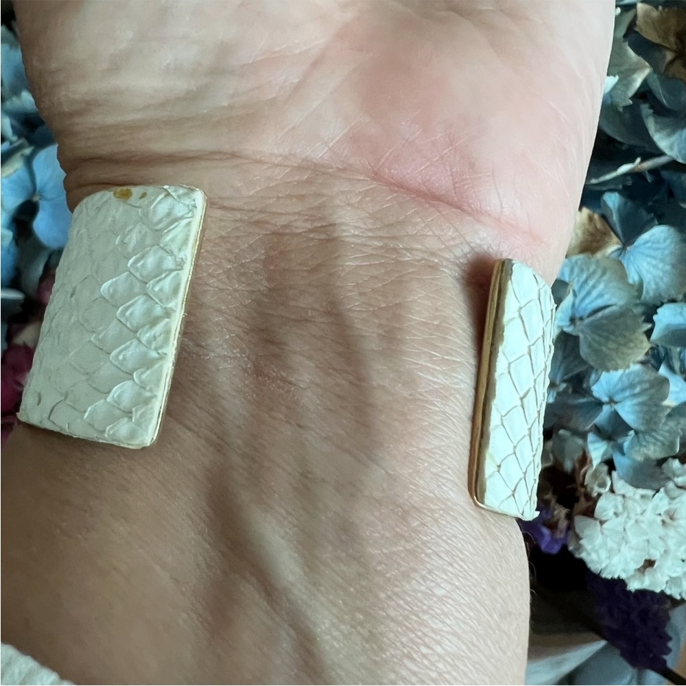 2010 Rustic Cuff like new! - Picture 4 of 4